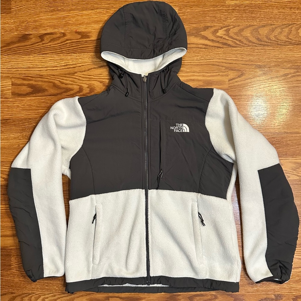 The North Face Women’s Small Polartec White and Grey Fleece Jacket